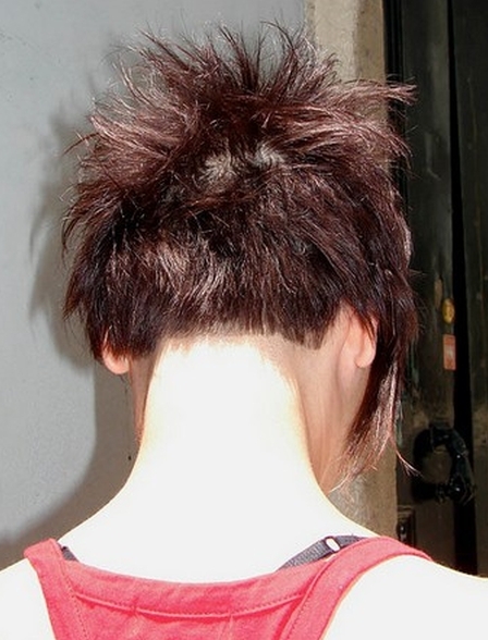asymetryczne fryzury krótkie, tył uczesanie damskie zdjęcie numer 33A